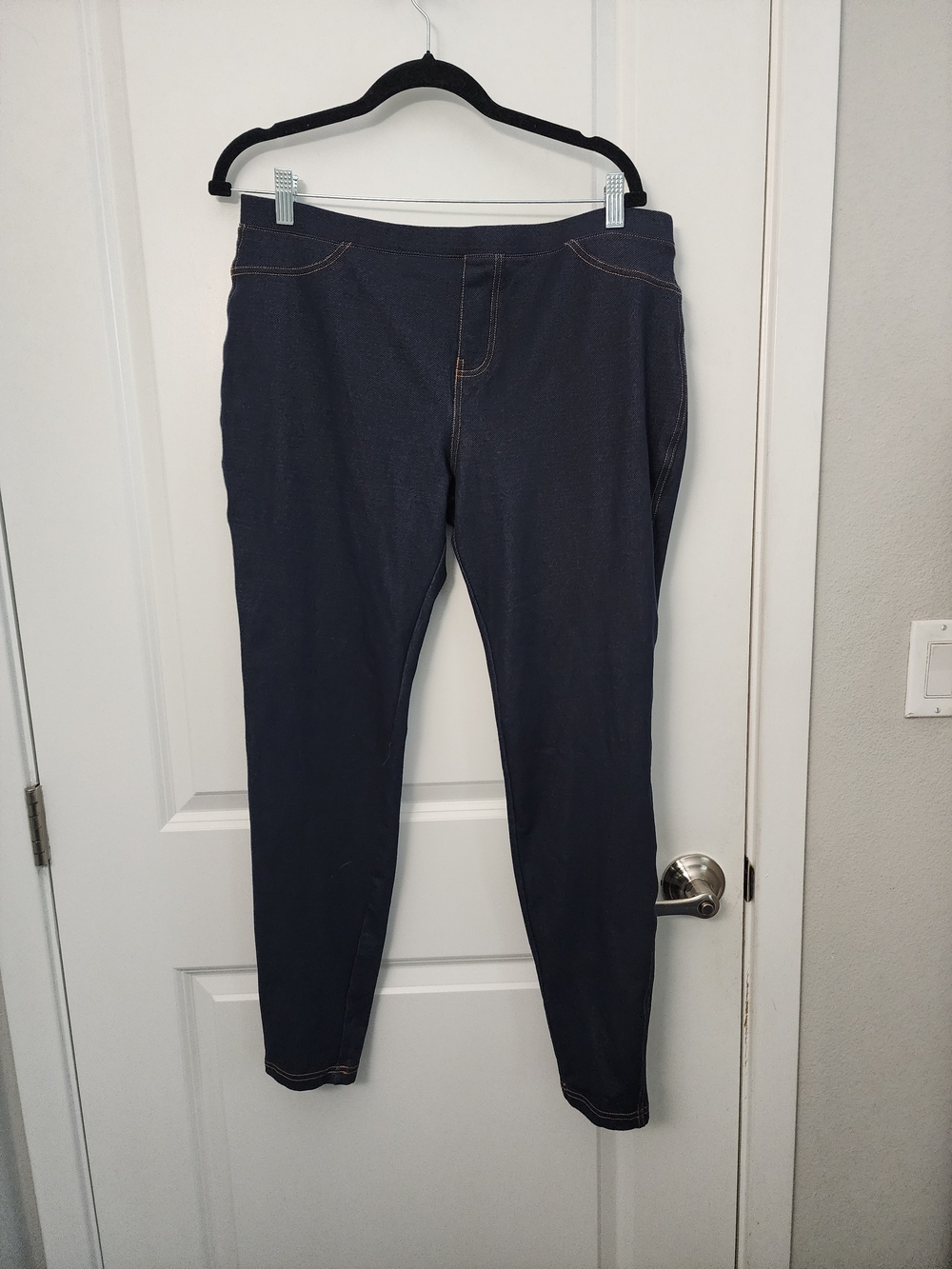5/$30 HUE Dark Blue Denim  Pull-On Jegging Leggings
